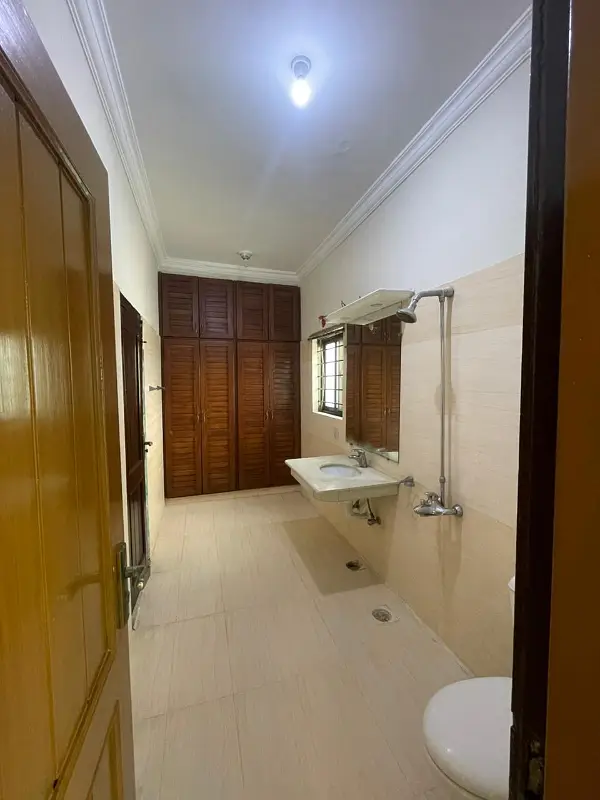 10 Marla single unit house in Bahria town phase 5 ( 35*70 )