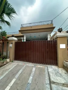 16 Marla Single Storey Used House For Sale At Prime Location Of DHA Lahore Near To Park Masjid & Commercial Market